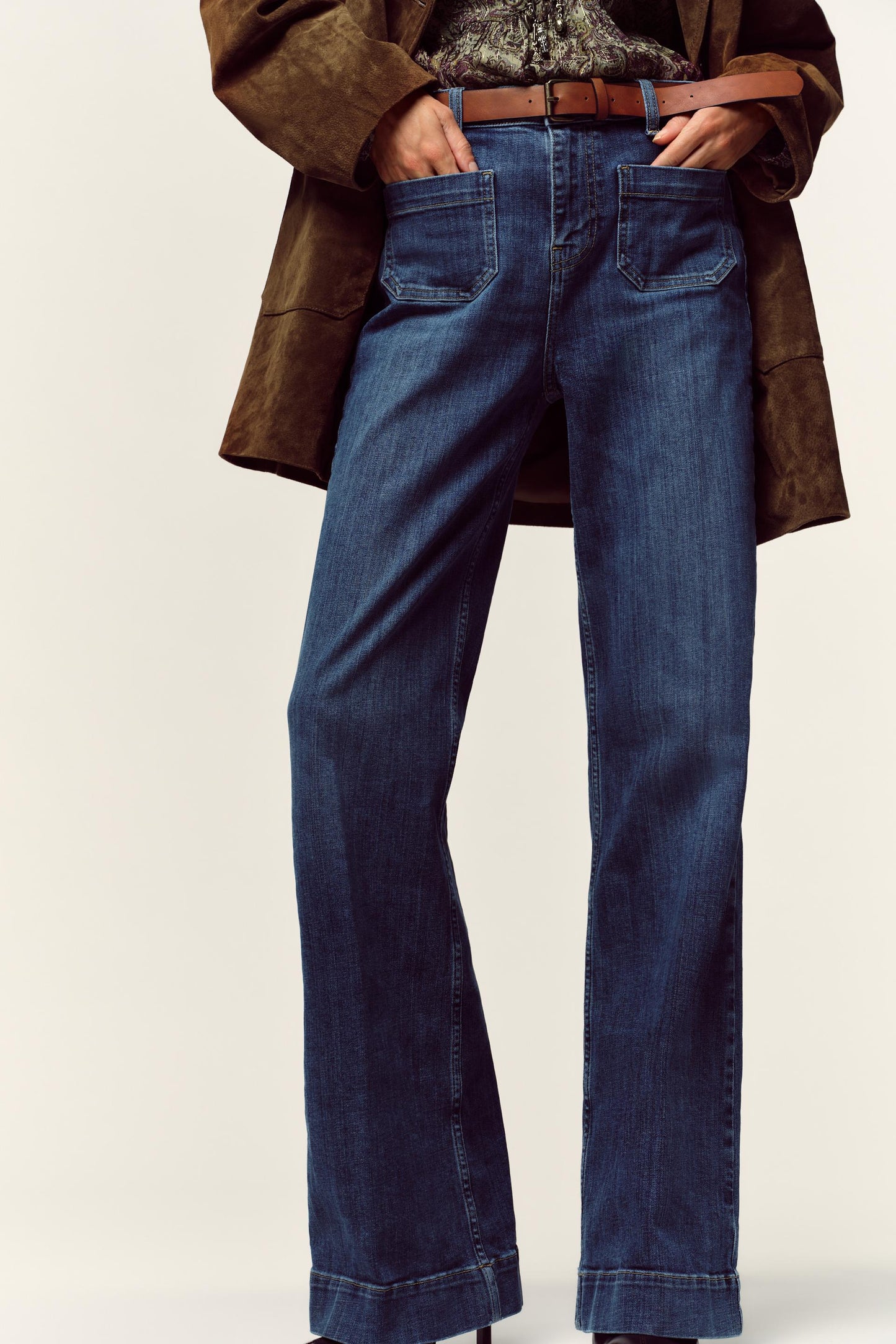JEANS 70's FLARE DE CINTURA SUBIDA COM CINTO