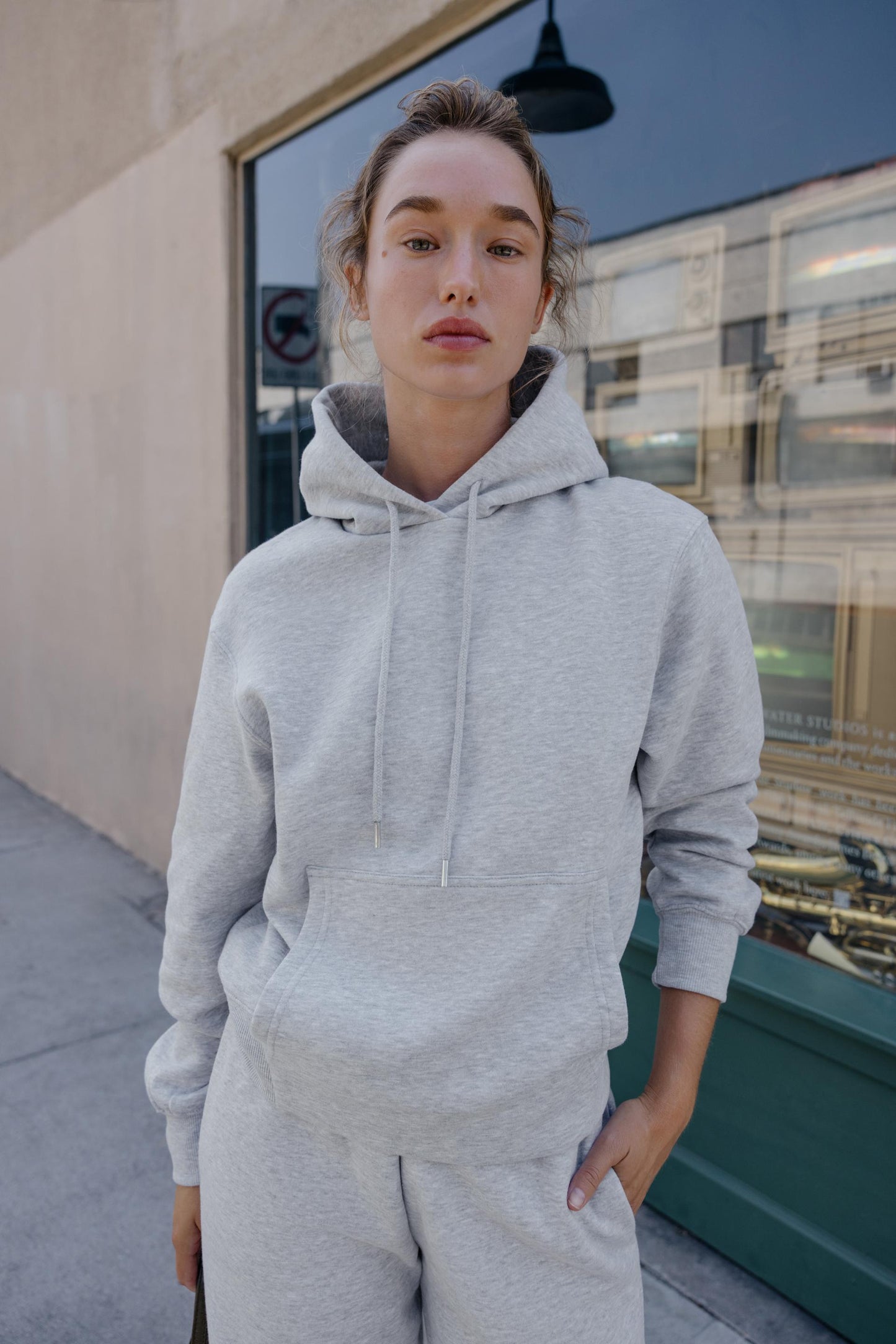 SWEATSHIRT BÁSICA COM CAPUZ