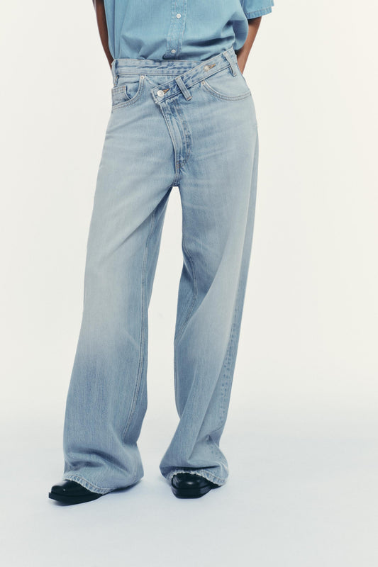 JEANS WIDE LEG CINTURA CRUZADA SUBIDA